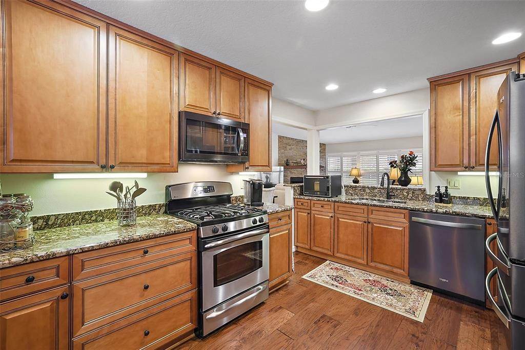16. Single Family Homes for Sale at 605 SAND LAKE COURT Mount Dora, Florida 32757 United States
