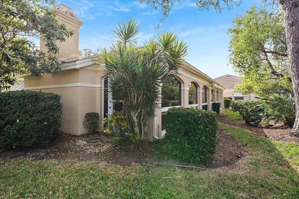 4. Single Family Homes for Sale at 5544 CHANTECLAIRE 18 Sarasota, Florida 34235 United States