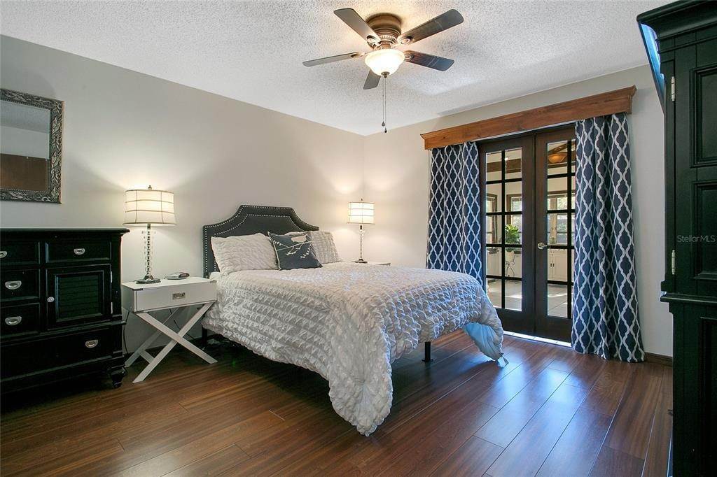 13. Single Family Homes for Sale at 4800 SOUTH HAMPTON DRIVE Orlando, Florida 32812 United States