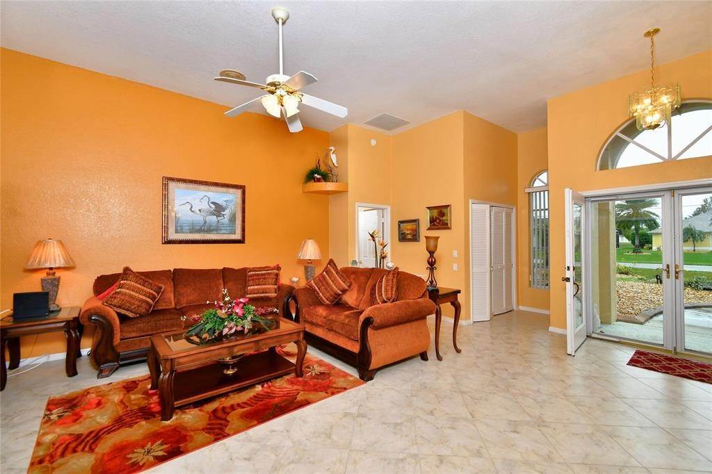 16. Single Family Homes for Sale at 142 SEASONS DRIVE Punta Gorda, Florida 33983 United States