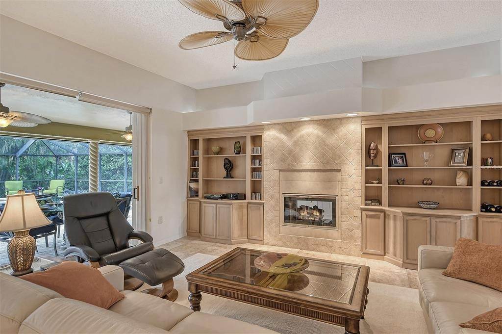 7. Single Family Homes for Sale at 4386 INDIAN POINT TRAIL Sarasota, Florida 34238 United States