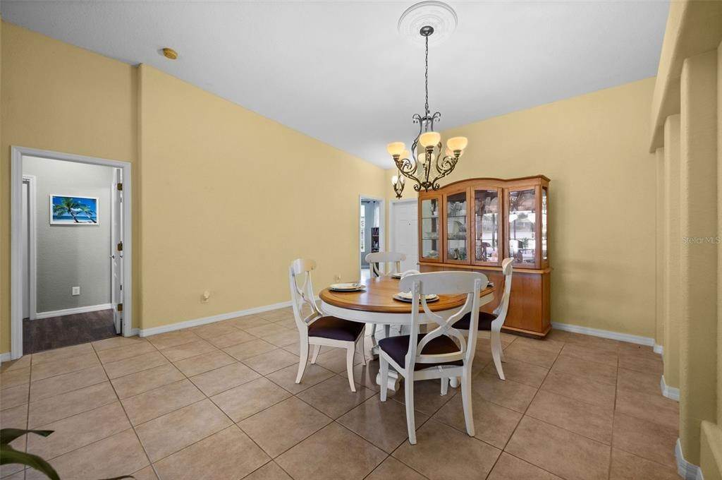 5. Single Family Homes for Sale at 11923 GRANITE WOODS LOOP Venice, Florida 34292 United States