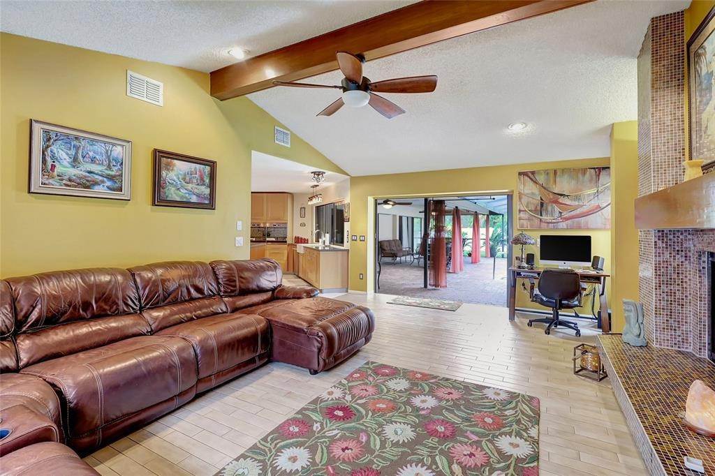 16. Single Family Homes for Sale at 13709 CHESTERSALL DRIVE Tampa, Florida 33624 United States