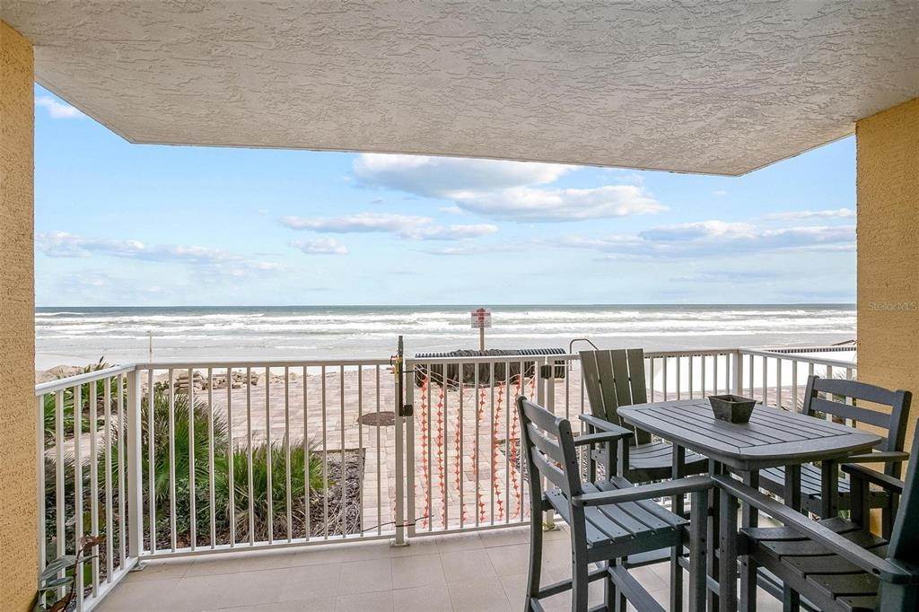 20. Single Family Homes for Sale at 3721 S ATLANTIC AVENUE 104 Daytona Beach Shores, Florida 32118 United States