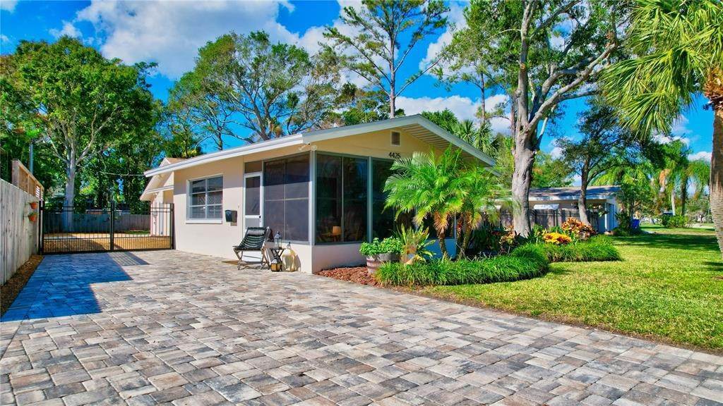 5. Single Family Homes for Sale at 4425 SUNRISE DRIVE St. Petersburg, Florida 33705 United States