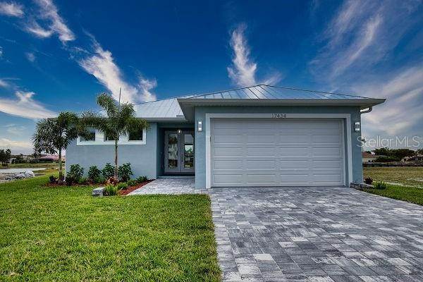 4. Single Family Homes for Sale at 17434 ORO COURT Punta Gorda, Florida 33955 United States