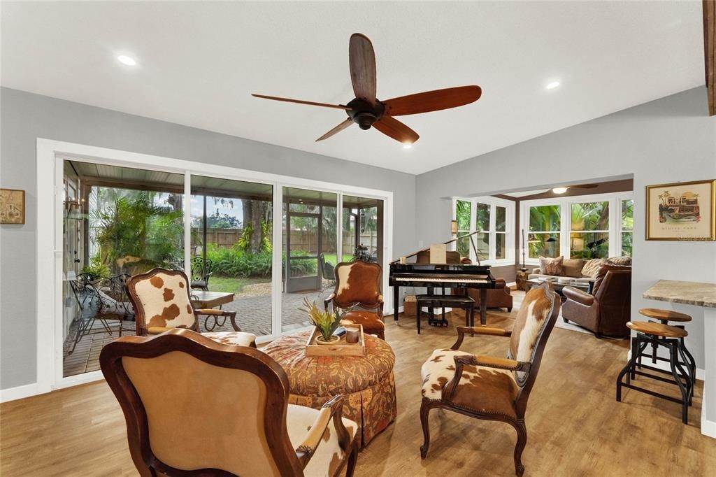 6. Single Family Homes for Sale at 1902 STRATHAVEN ROAD Winter Park, Florida 32792 United States
