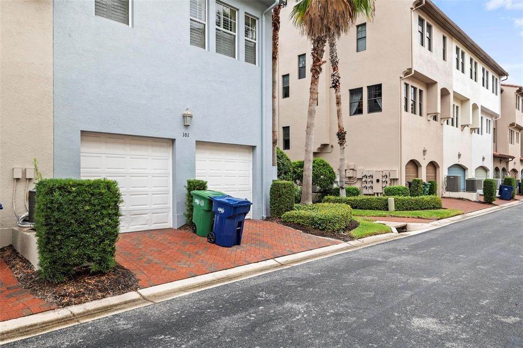 19. Single Family Homes for Sale at 6030 YEATS MANOR DRIVE 101 Tampa, Florida 33616 United States