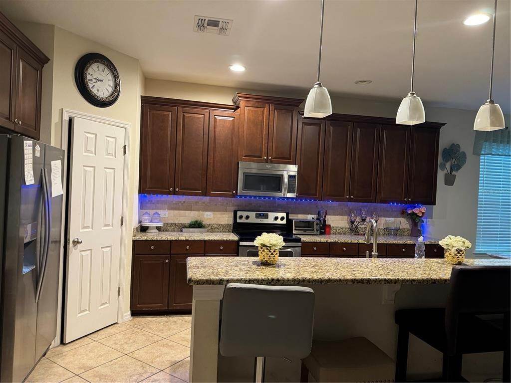 12. Single Family Homes for Sale at 2150 CANDLENUT CIRCLE Apopka, Florida 32712 United States