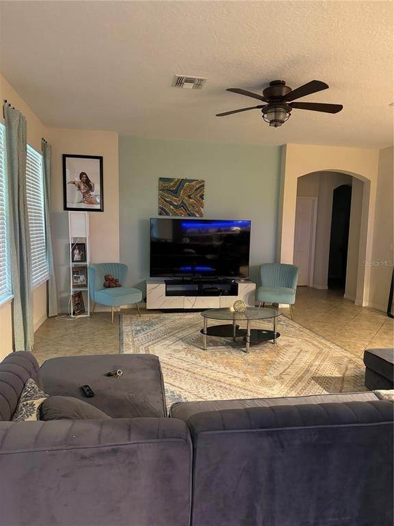 20. Single Family Homes for Sale at 2150 CANDLENUT CIRCLE Apopka, Florida 32712 United States