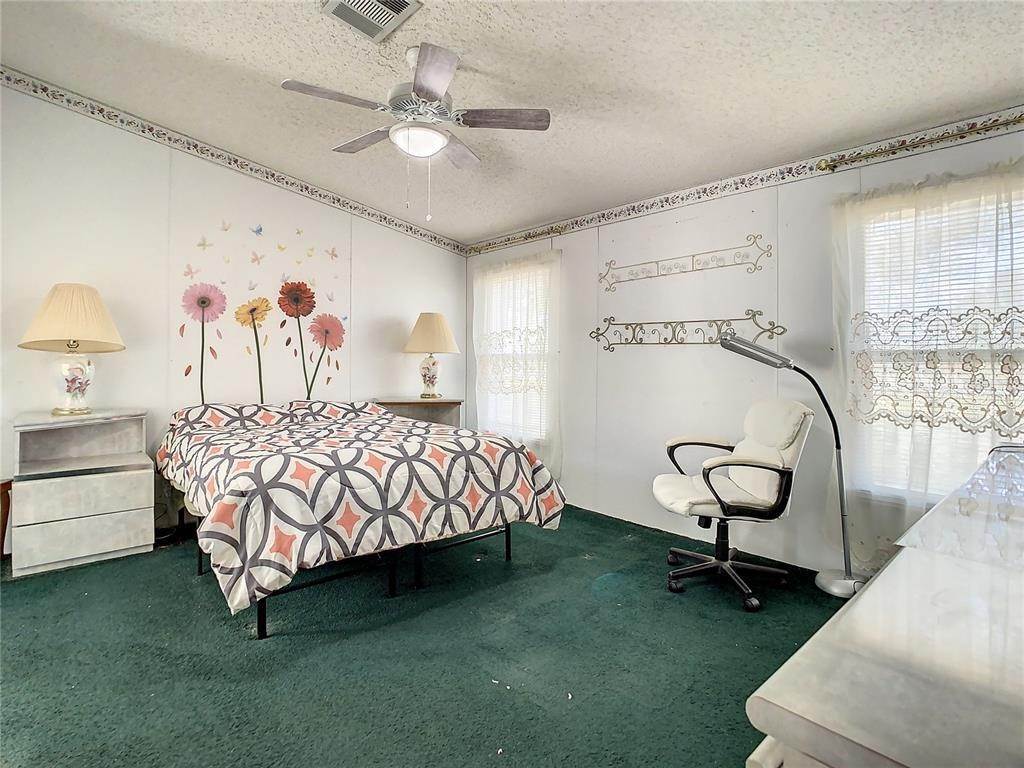 15. Single Family Homes for Sale at 12210 MONTEVISTA DRIVE Clermont, Florida 34711 United States
