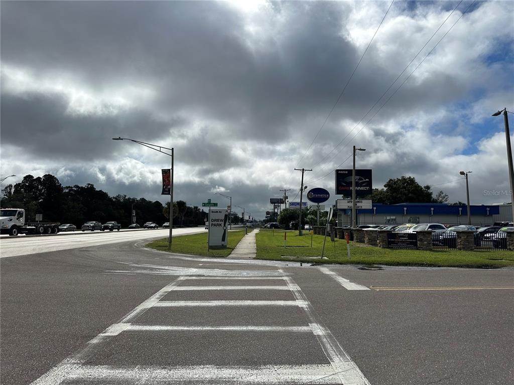 19. Commercial for Sale at 4858 N DALE MABRY HIGHWAY Tampa, Florida 33614 United States