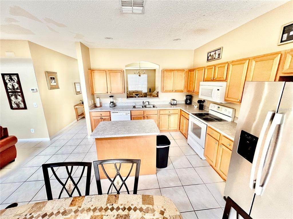12. Single Family Homes for Sale at 8550 SUNRISE KEY DRIVE Kissimmee, Florida 34747 United States