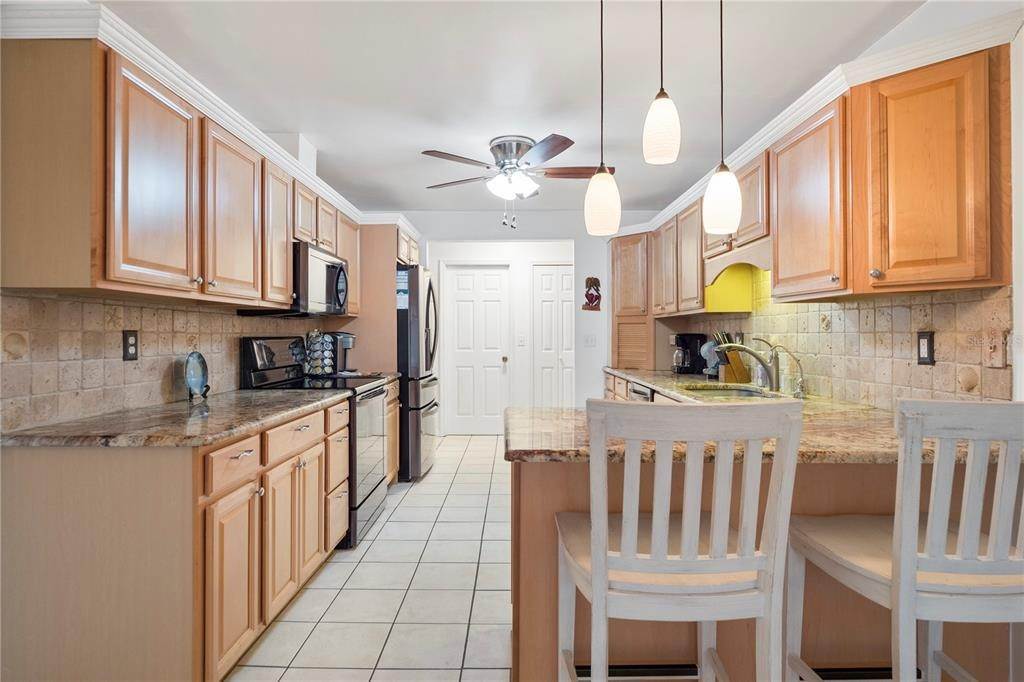 20. Single Family Homes for Sale at 23 COOL WATER COURT Palm Coast, Florida 32137 United States