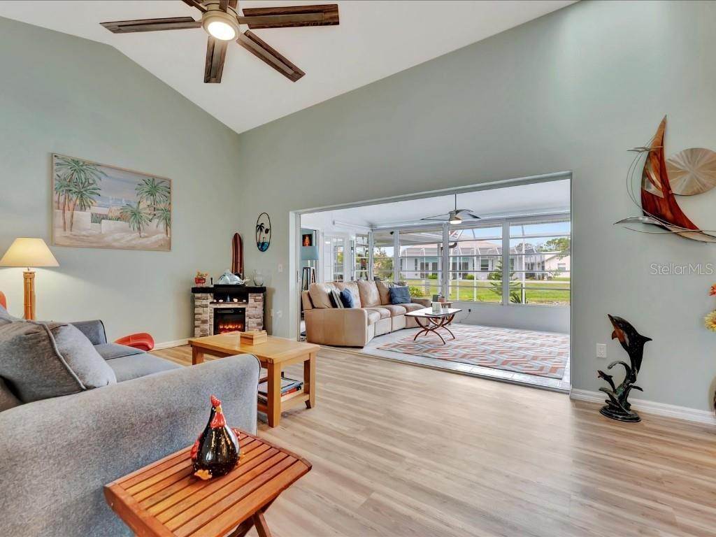 5. Single Family Homes for Sale at 712 SUGARWOOD TRAIL Venice, Florida 34292 United States