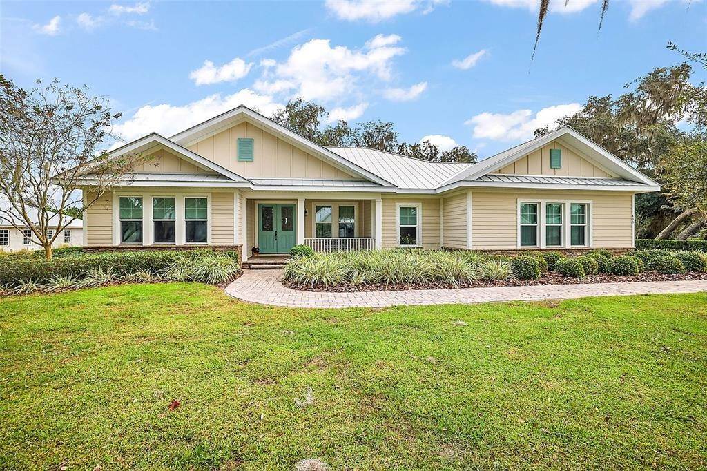 Single Family Homes for Sale at 433 Long And Winding ROAD Howey In The Hills, Florida 34737 United States