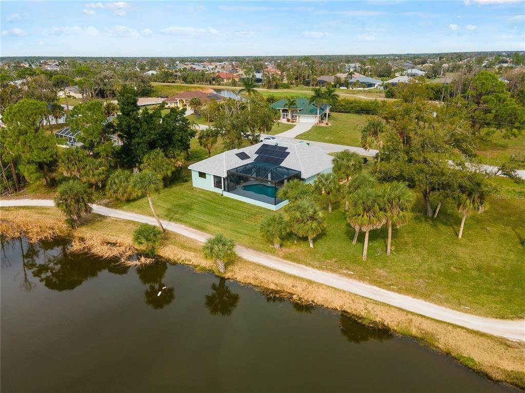 3. Single Family Homes for Sale at 8 Pine Valley COURT Rotonda West, Florida 33947 United States