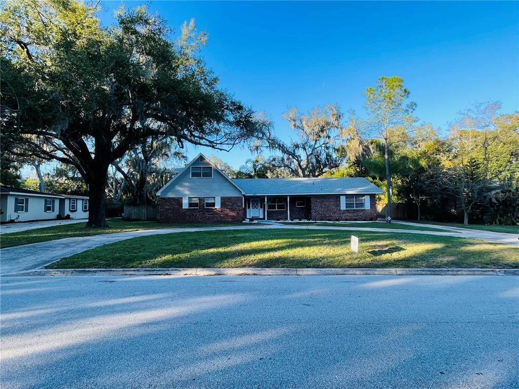 Single Family Homes for Sale at 608 Halliewood AVENUE Temple Terrace, Florida 33617 United States