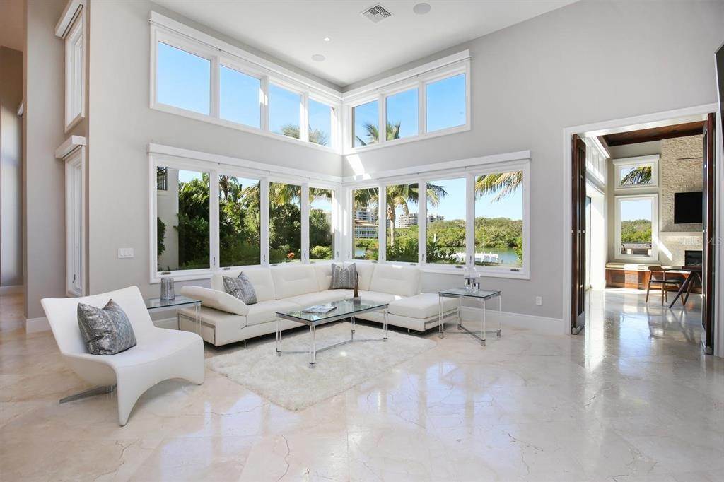 19. Single Family Homes for Sale at 55 Lighthouse Point DRIVE Longboat Key, Florida 34228 United States
