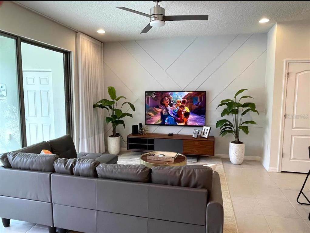 8. Single Family Homes for Sale at 2437 Dubai STREET Kissimmee, Florida 34747 United States