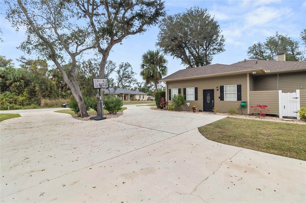 6. Single Family Homes for Sale at 182 Monica STREET Port Charlotte, Florida 33954 United States
