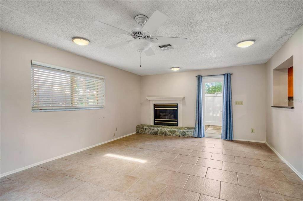 11. Single Family Homes for Sale at 3142 65th STREET St. Petersburg, Florida 33710 United States