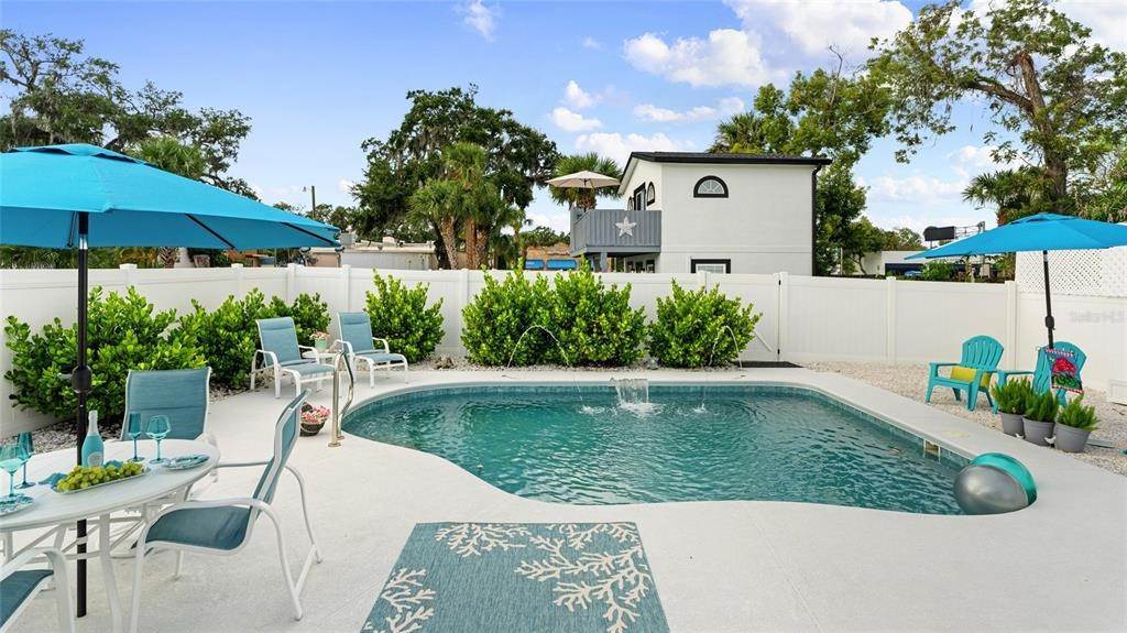 10. Single Family Homes for Sale at 607 Downing STREET New Smyrna Beach, Florida 32168 United States