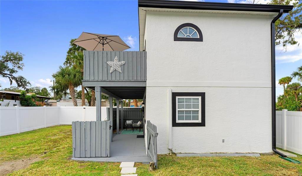 14. Single Family Homes for Sale at 607 Downing STREET New Smyrna Beach, Florida 32168 United States