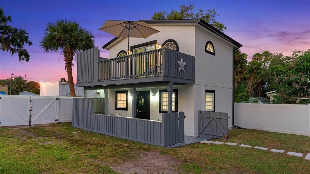 4. Single Family Homes for Sale at 607 Downing STREET New Smyrna Beach, Florida 32168 United States