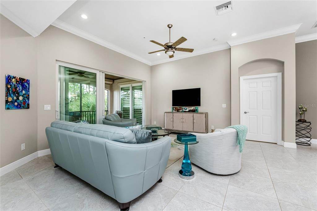 14. Single Family Homes for Sale at 178 Bella Vista TERRACE 22C North Venice, Florida 34275 United States