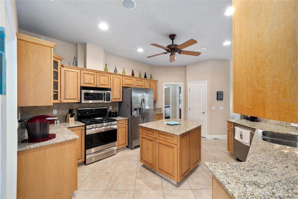 18. Single Family Homes for Sale at 485 Lake DRIVE Ocala, Florida 34472 United States