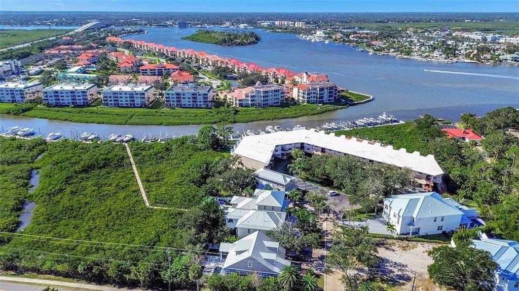2. Single Family Homes for Sale at 520 S Peninsula AVENUE 2C7 New Smyrna Beach, Florida 32169 United States
