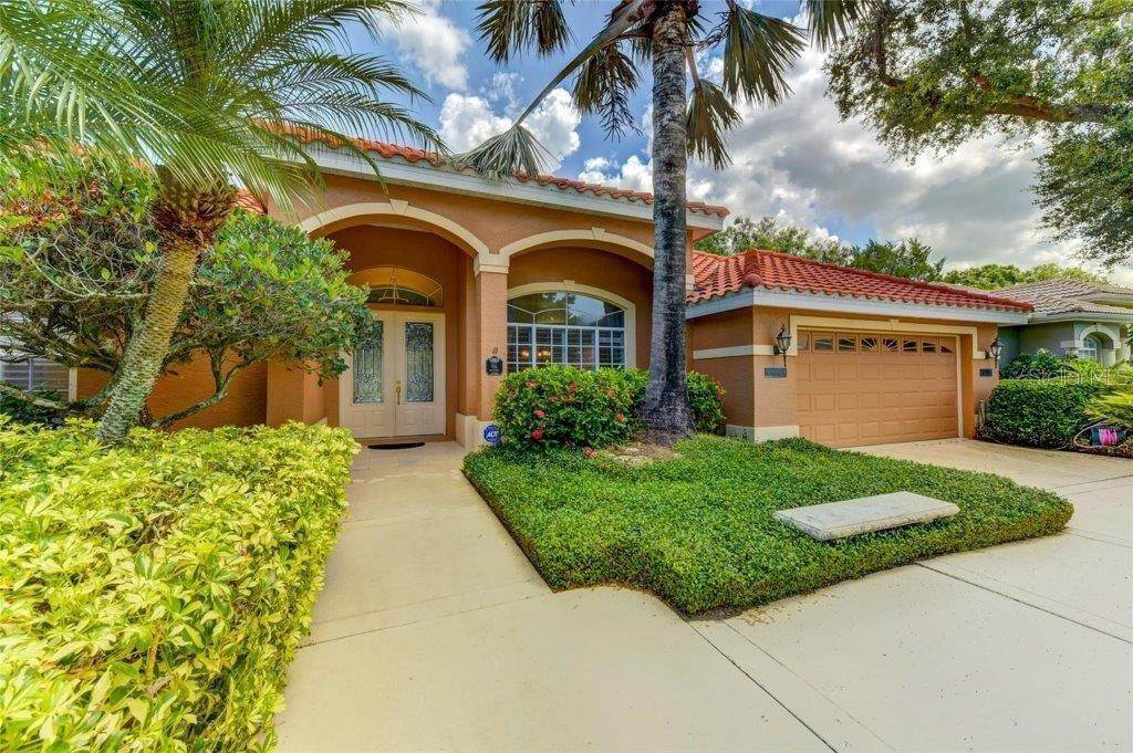 1. Single Family Homes for Sale at 4923 OLD OAKLEAF DRIVE Sarasota, Florida 34233 United States