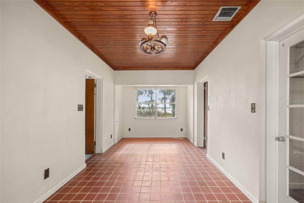 18. Single Family Homes for Sale at 1706 N County Road 452 Eustis, Florida 32726 United States