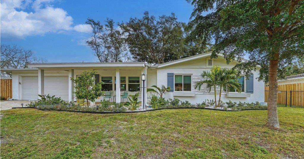 1. Single Family Homes for Sale at 2748 Wisteria PLACE Sarasota, Florida 34239 United States