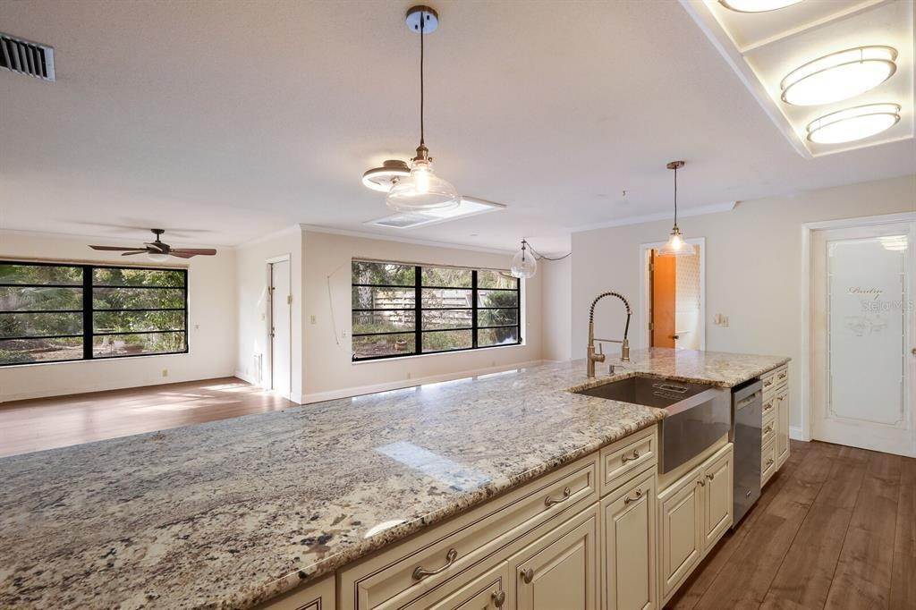 15. Single Family Homes for Sale at 6705 23rd AVENUE Bradenton, Florida 34209 United States