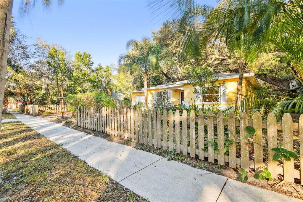 3. Single Family Homes for Sale at 609 Orange AVENUE Dunedin, Florida 34698 United States