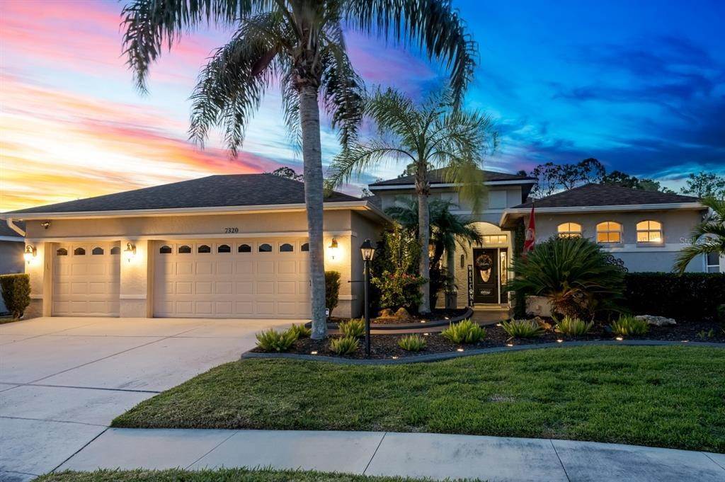 1. Single Family Homes for Sale at 7320 Arrowhead RUN Lakewood Ranch, Florida 34202 United States