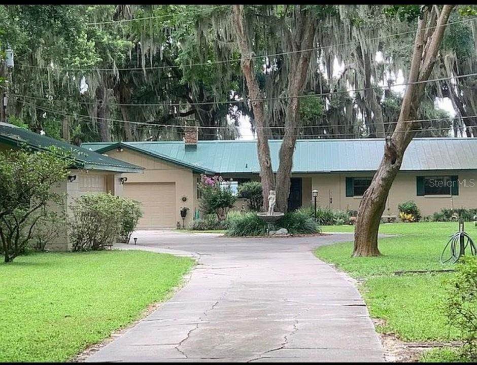 Single Family Homes for Sale at 13200 E Highway 25 Ocklawaha, Florida 32179 United States