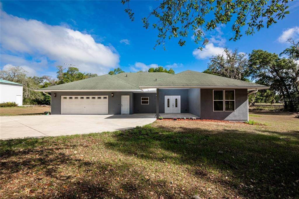 Single Family Homes for Sale at 10435 Phoenix Lane Howey In The Hills, Florida 34737 United States