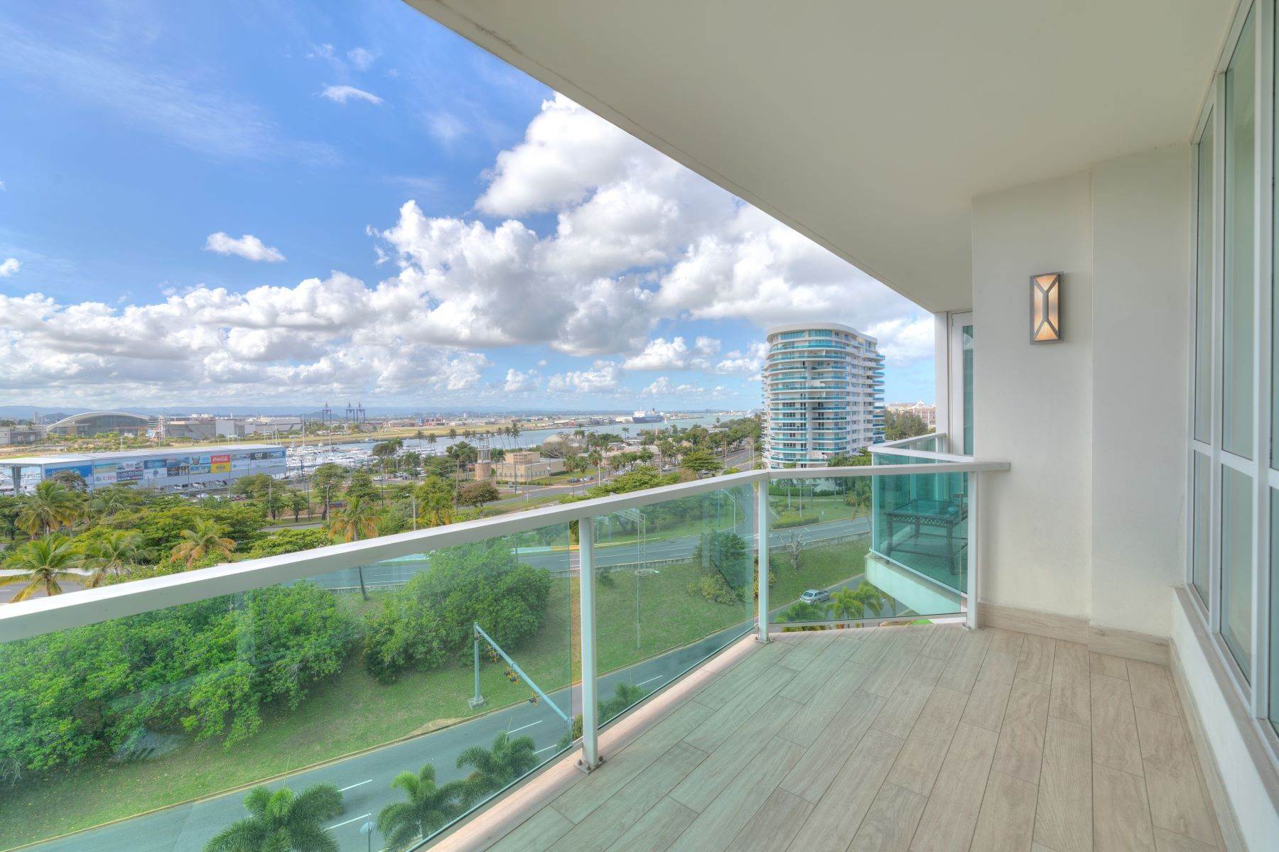 4. Condominiums for Sale at Modern Residence with Spectacular Views 25 Munoz Rivera Ave., Apt. 808 San Juan, 00901 Puerto Rico