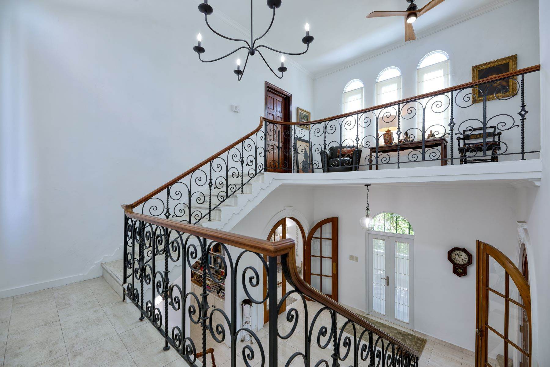 8. Single Family Homes for Sale at Enchanting Metropolitan Estate 528 Jose D. Riera St. San Juan, 00909 Puerto Rico
