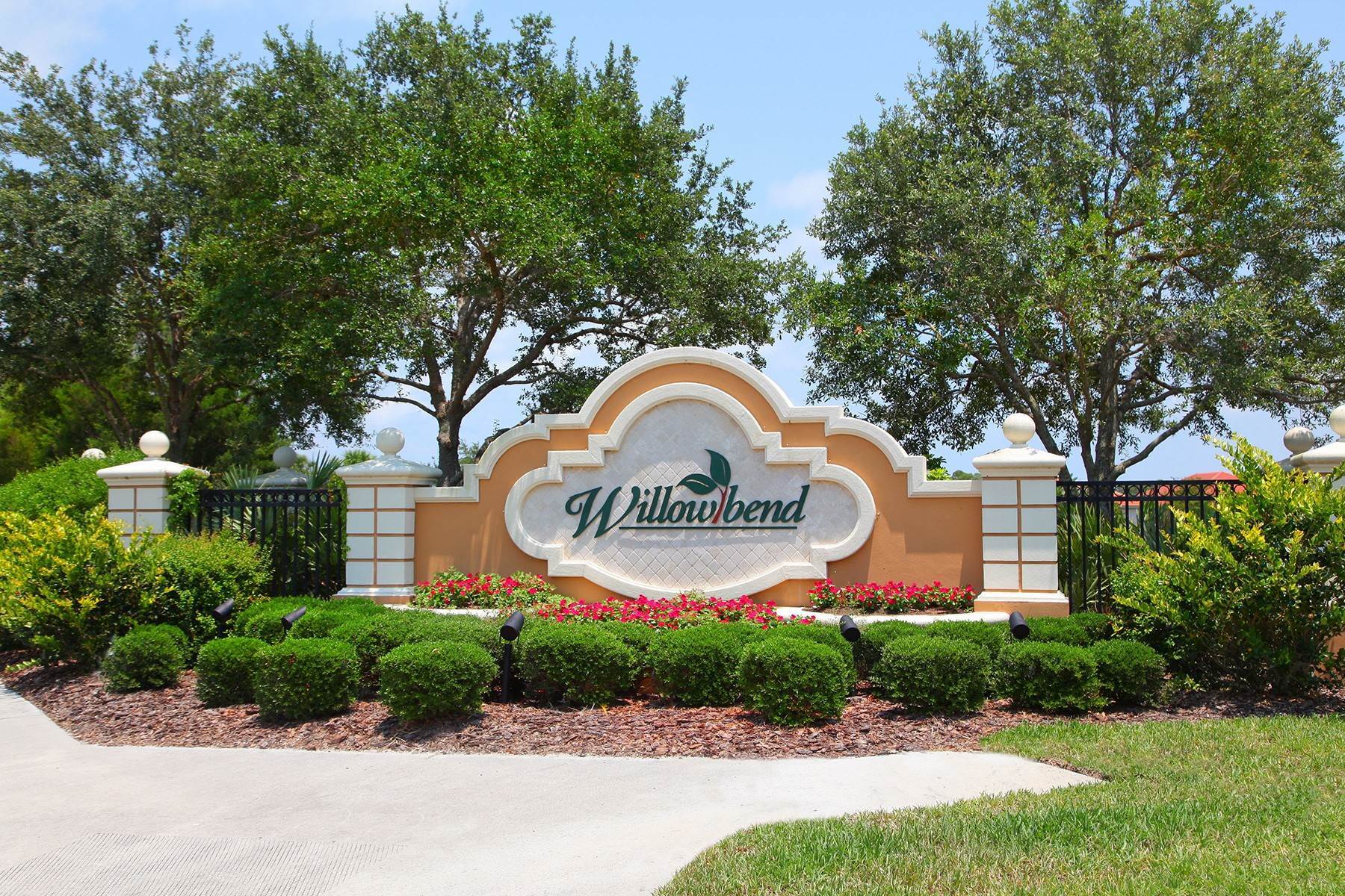 33. Other Residential Homes for Sale at WILLOWBEND 672 Crane Prairie Way Osprey, Florida 34229 United States