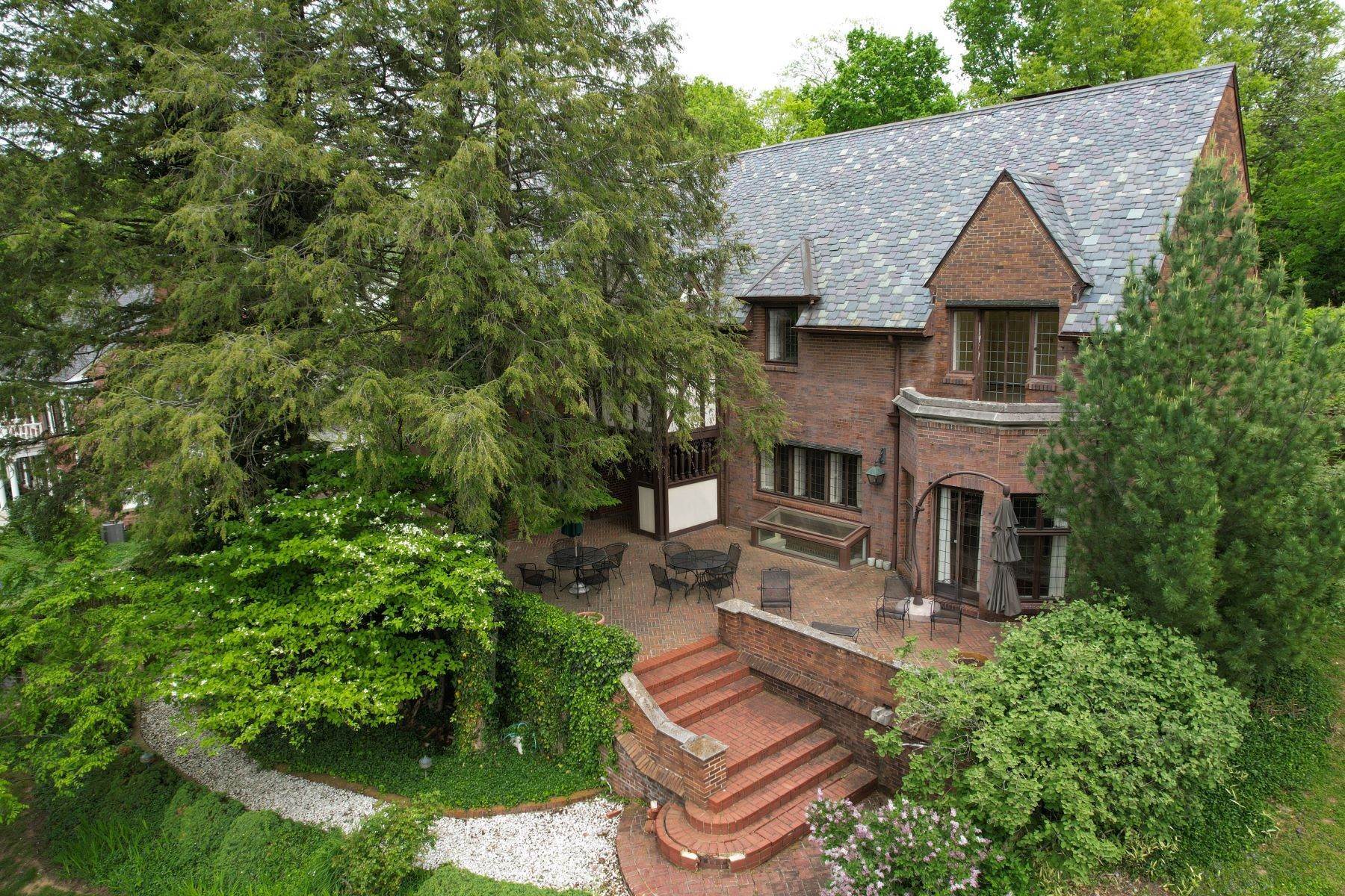 Single Family Homes 为 销售 在 1644 Cherokee Road 路易斯维尔, 肯塔基州 40205 美国