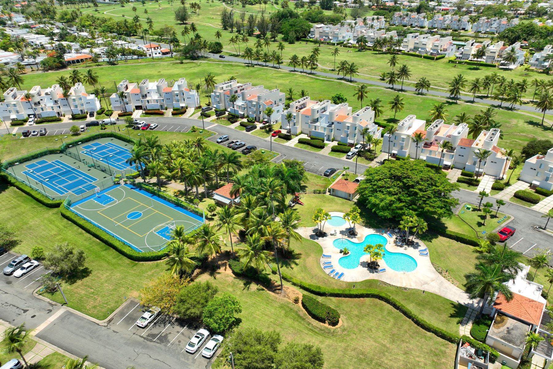 26. Condominiums for Sale at Stunning Luxury Villa 27 Villas de Golf East Dorado Beach, 00646 Puerto Rico