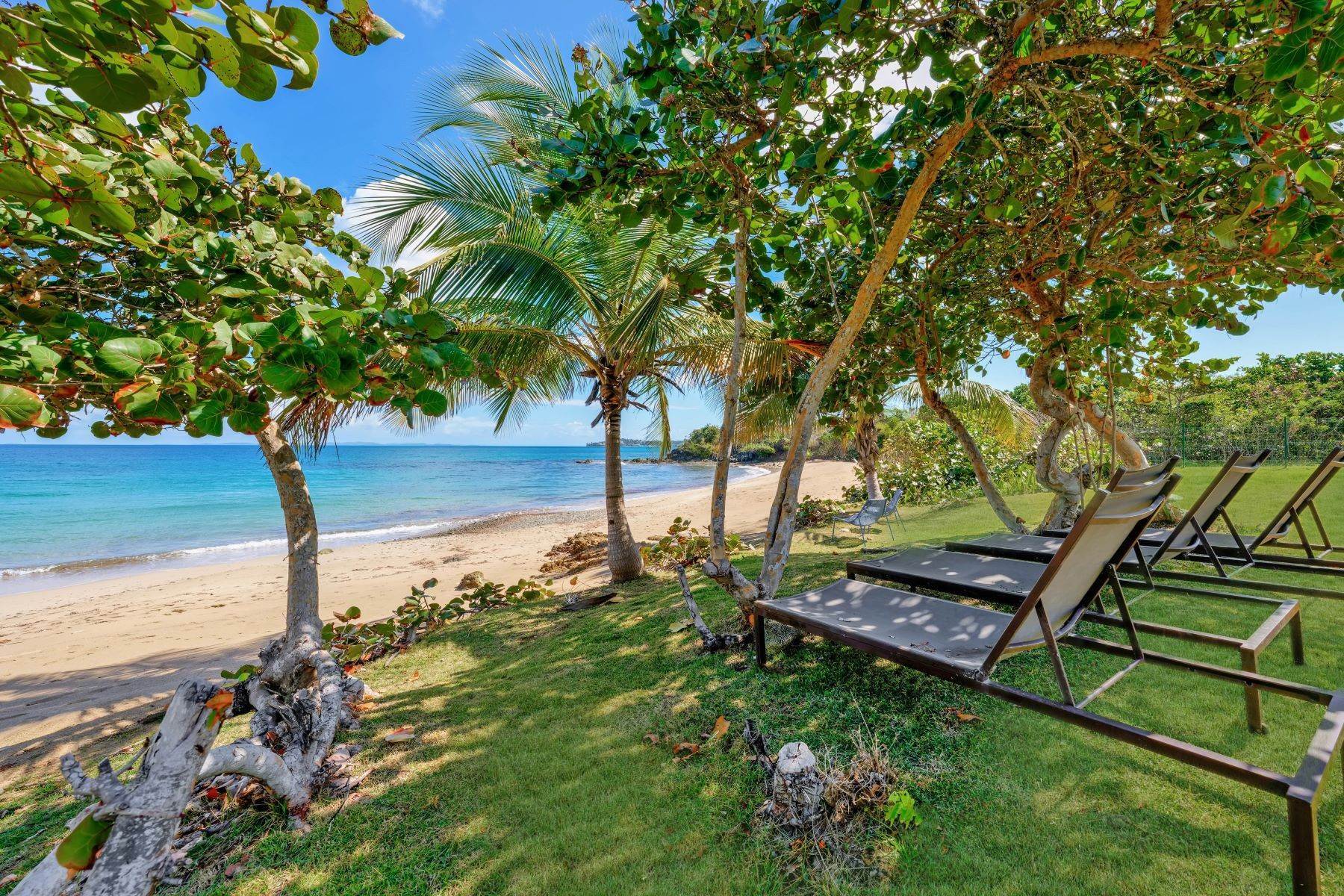 27. Single Family Homes for Sale at Villa 8 Beachfront Vieques 8 Beachfront Estates Vieques, 00765 Puerto Rico