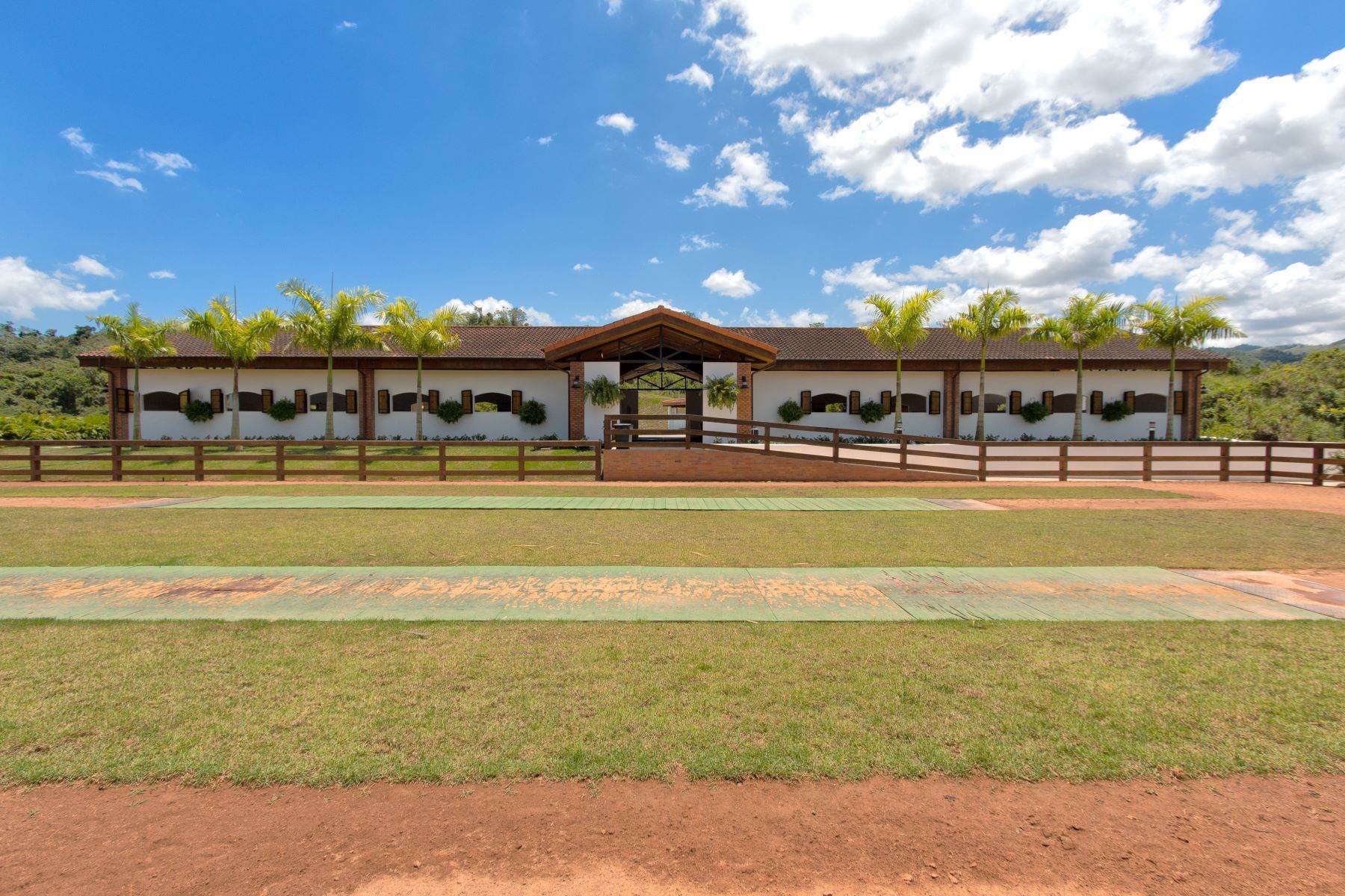 34. Farm and Ranch Properties for Sale at Contemporary Equestrian Retreat Carr. 567 Km 13.0 Morovis, 00687 Puerto Rico