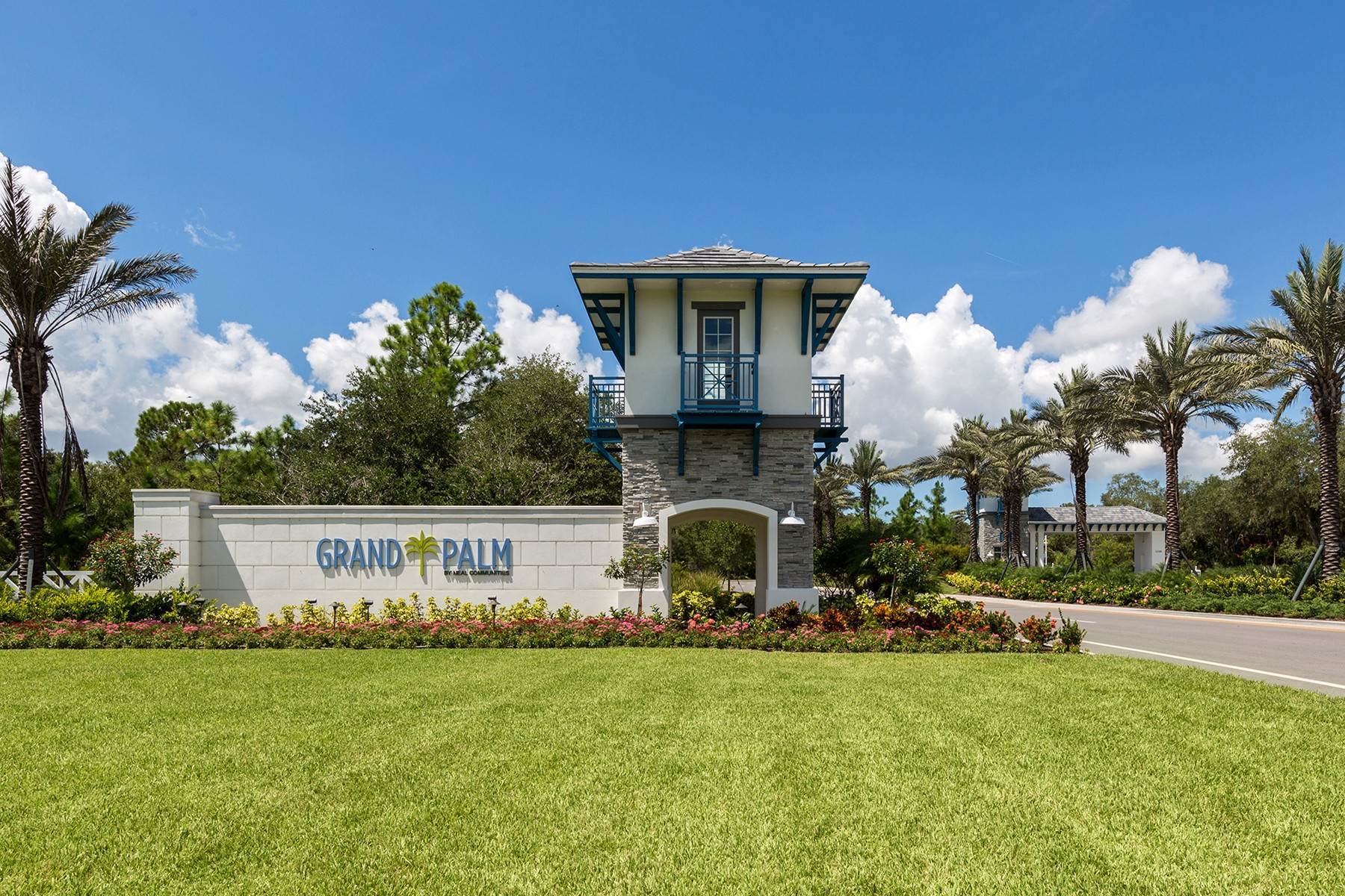 24. Single Family Homes for Sale at GRAND PALM 13017 Steinhatchee Loop Venice, Florida 34293 United States