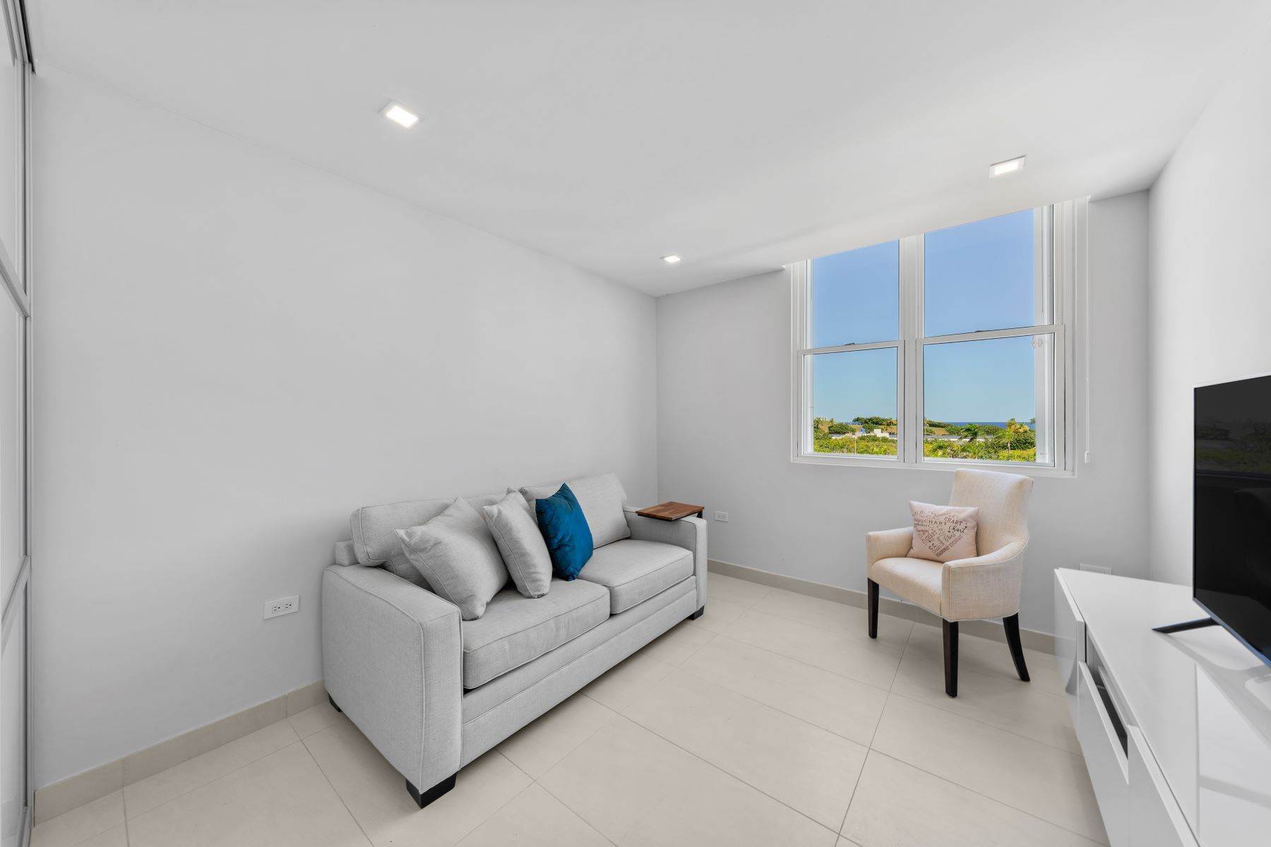 15. Condominiums for Sale at Modern Residence with Old World Charm at Capitolio Plaza 100 Del Muelle St., Apt. 3705 Old San Juan, 00901 Puerto Rico