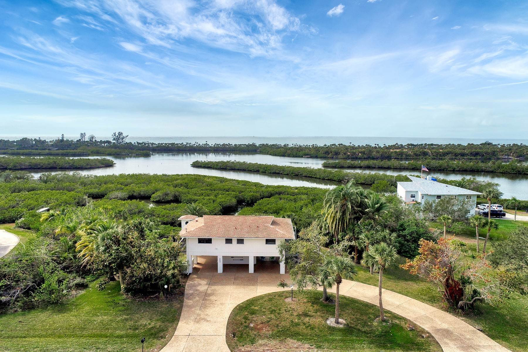 10. Single Family Homes for Sale at SOUTH VENICE SHORES 4850 Lemon Bay Drive Venice, Florida 34293 United States